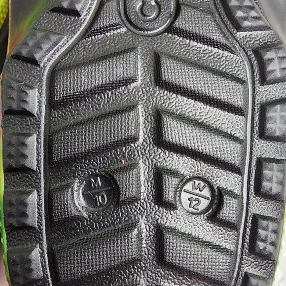 Crocs Classic Faux Fur Lined Multicolor Tie Dye Mens Size 10 Womens Size 12 NWT - Picture 9 of 10